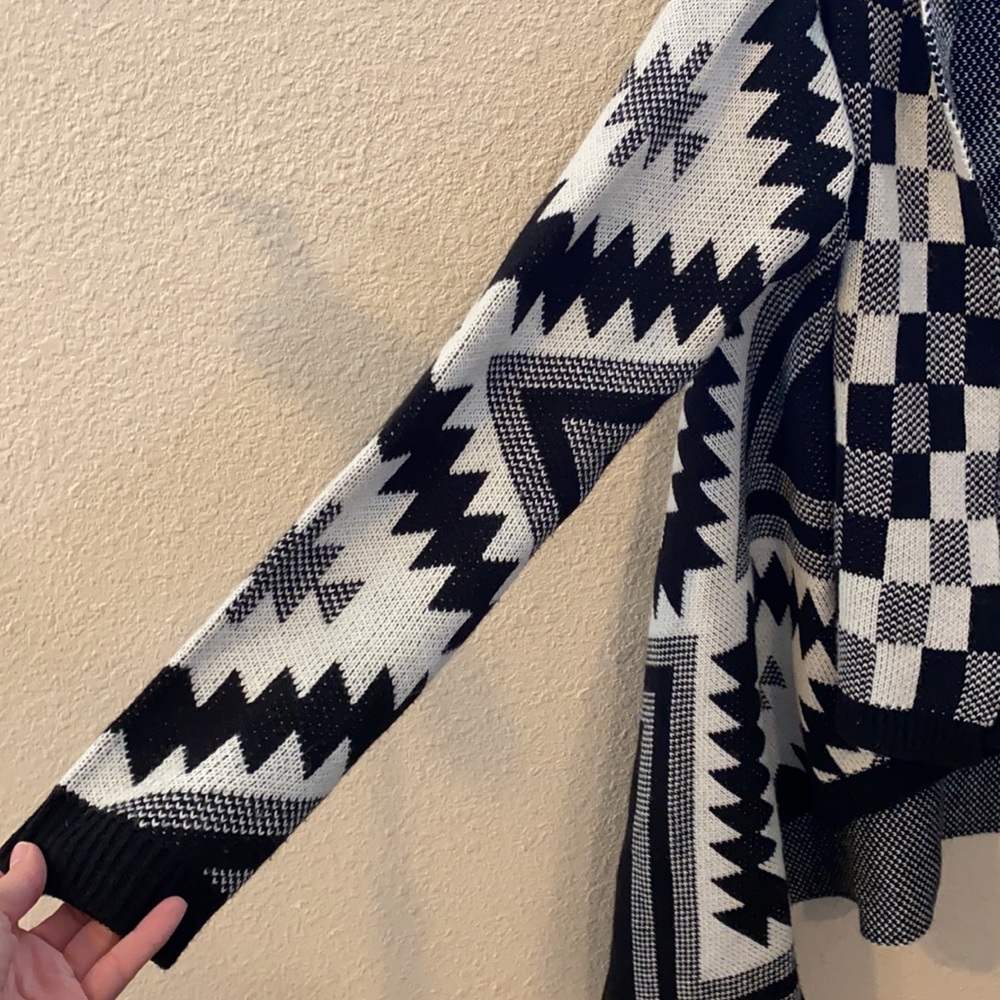 Knit Cardigan Geometric design - Picture 2 of 7